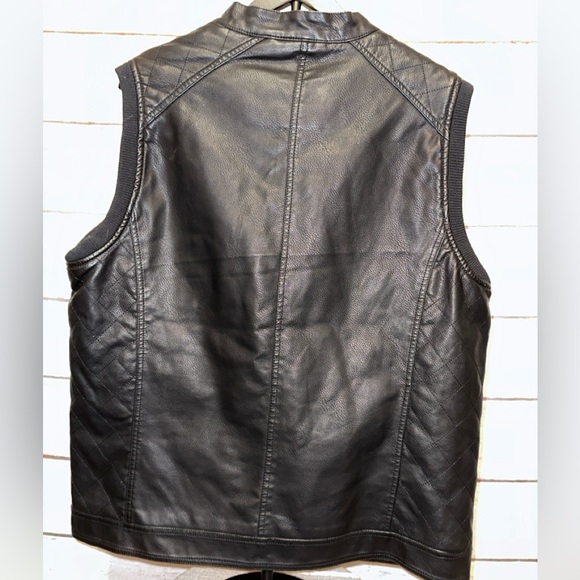 Fried Denim Black Faux Leather Vest
Business Casual Zip Up Men’s - Picture 3 of 4